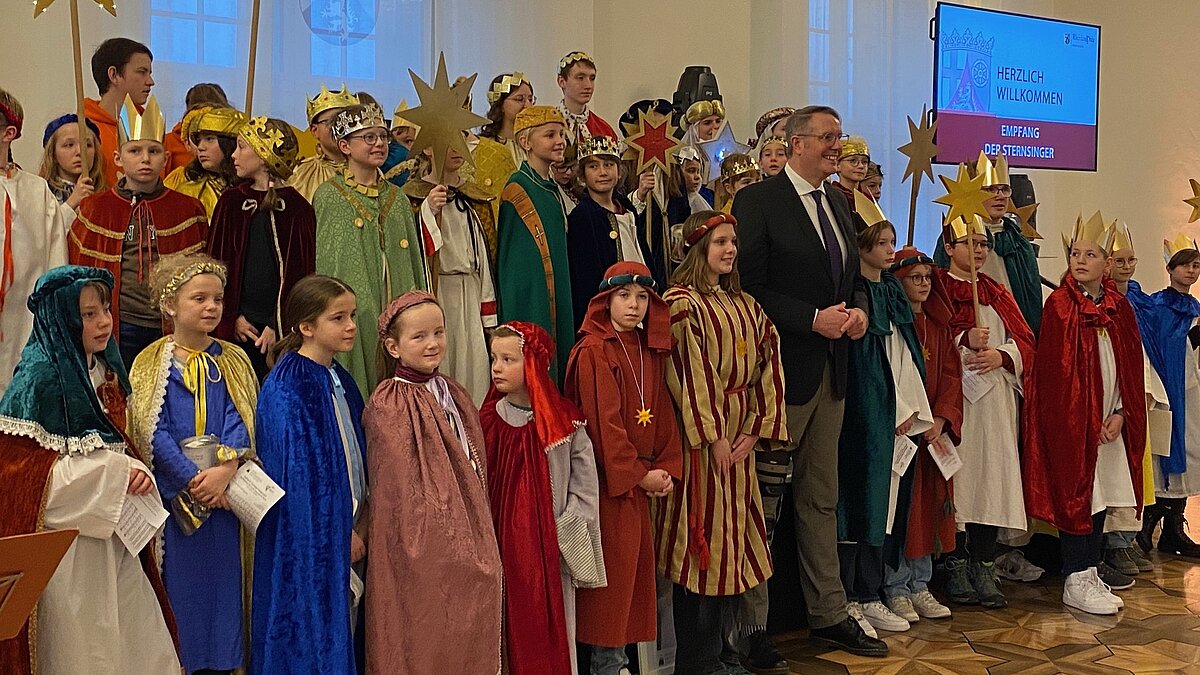 Sternsinger:innen bei Ministerpräsident Alexander Schweizer